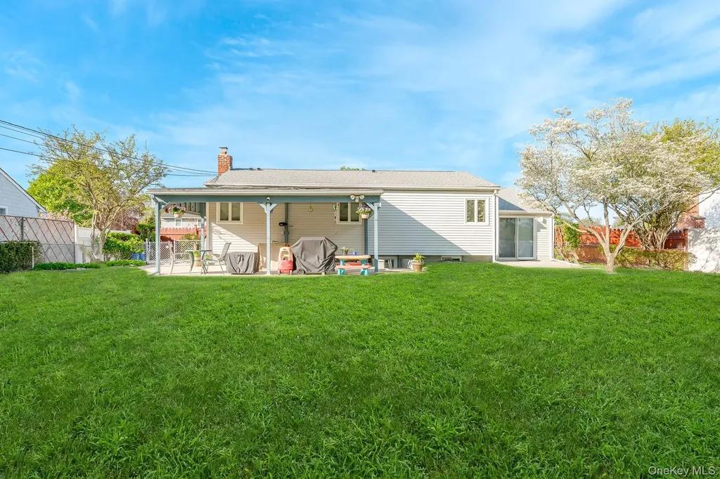 18 Byron Road Commack NY 11725