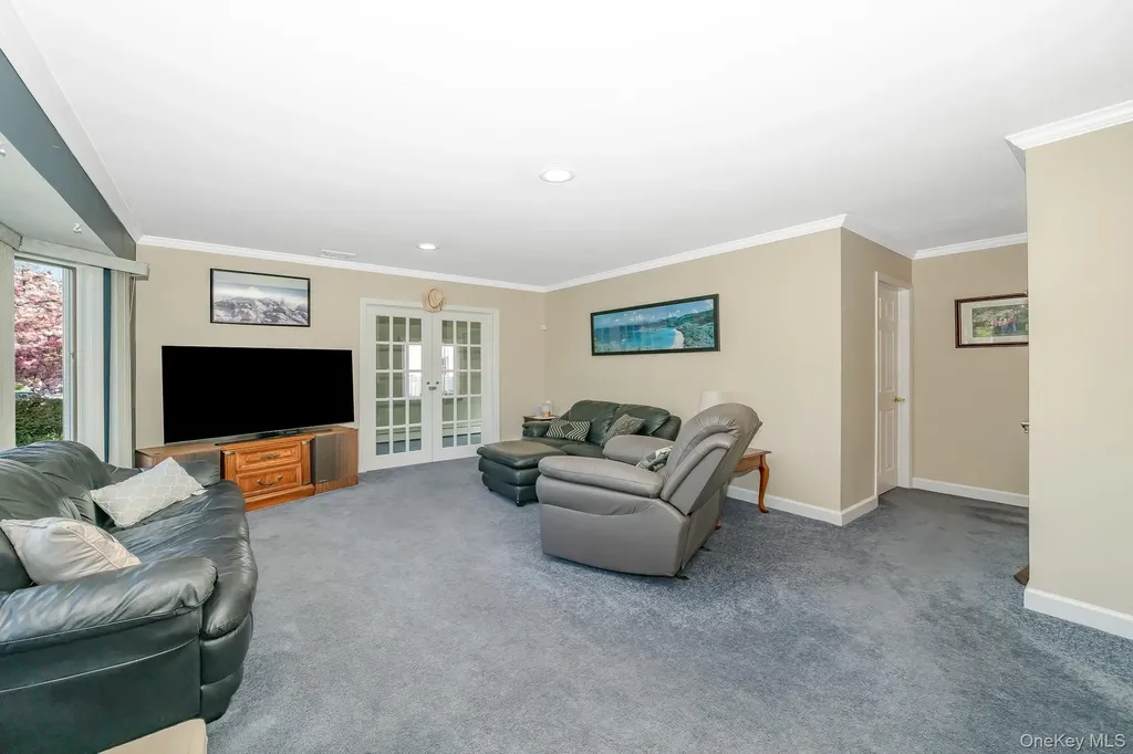 18 Byron Road Commack NY 11725