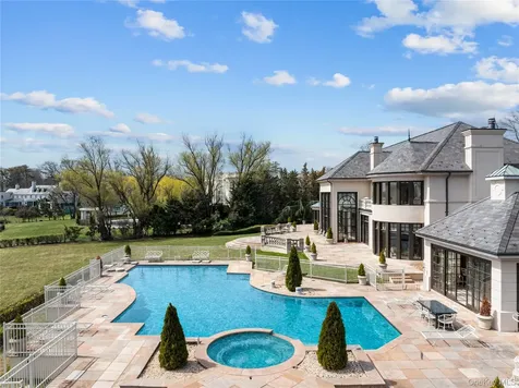 1245 Veeder Drive Hewlett Bay Park NY 11557