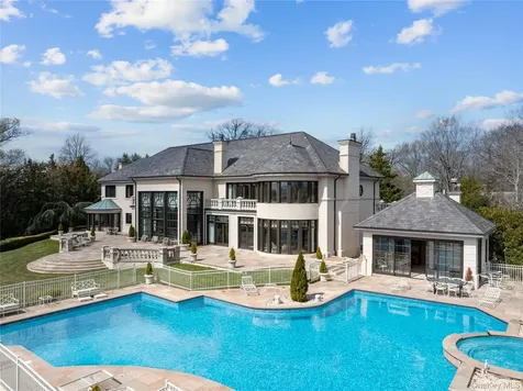 1245 Veeder Drive Hewlett Bay Park NY 11557