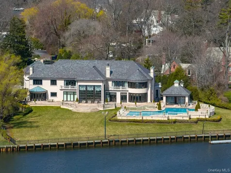 1245 Veeder Drive Hewlett Bay Park NY 11557