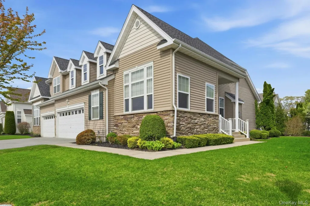 48 Augusta Drive Medford NY 11763