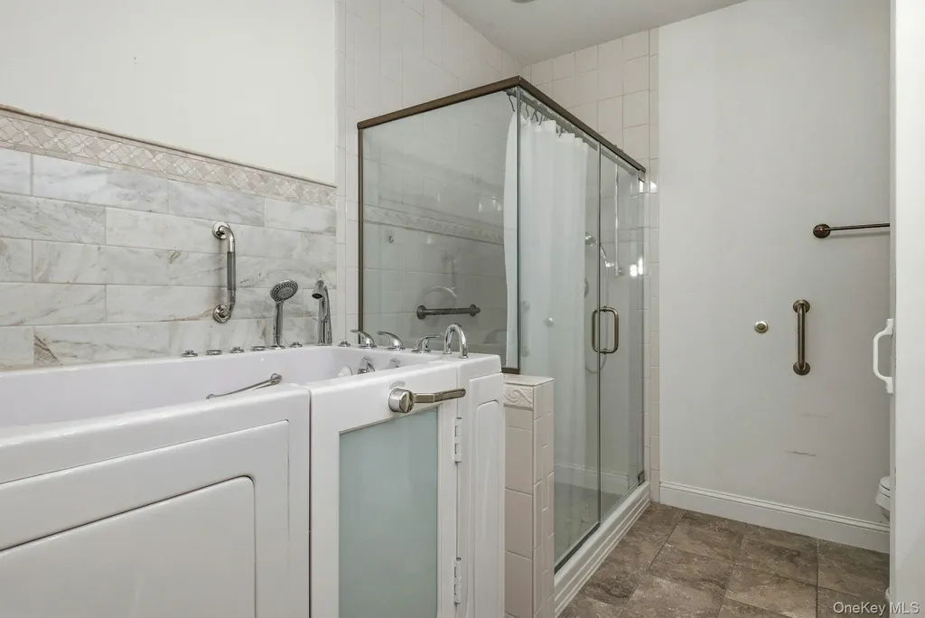 48 Augusta Drive Medford NY 11763