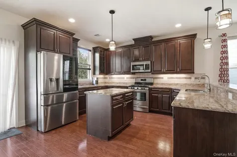 48 Augusta Drive Medford NY 11763