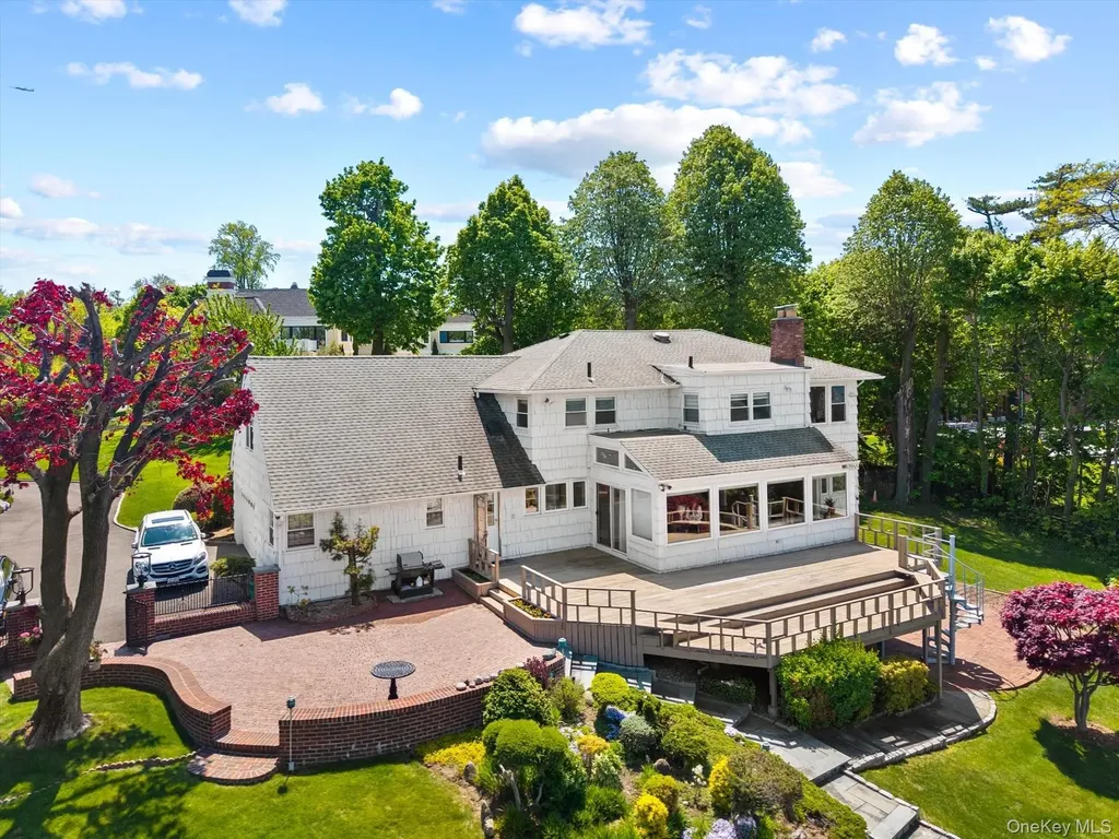 24 Cricket Lane Great Neck NY 11024