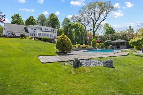 24 Cricket Lane Great Neck NY 11024