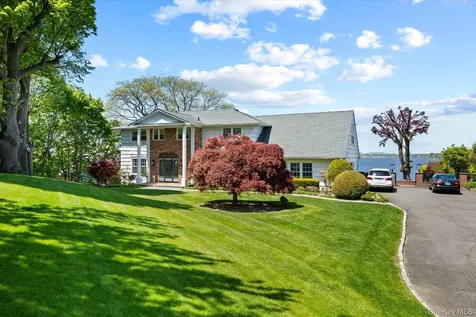 24 Cricket Lane Great Neck NY 11024