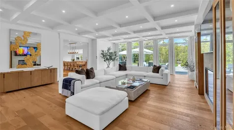 5 Gerry Lane Lloyd Neck NY 11743