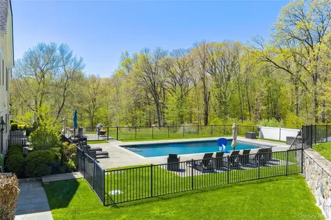 84 Twin Lakes Drive Bedford NY 10506
