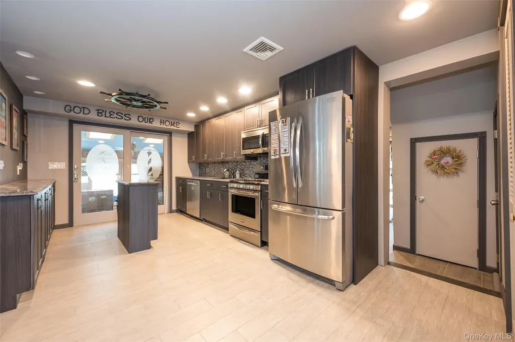 3414 Riverside Drive Oceanside NY 11572