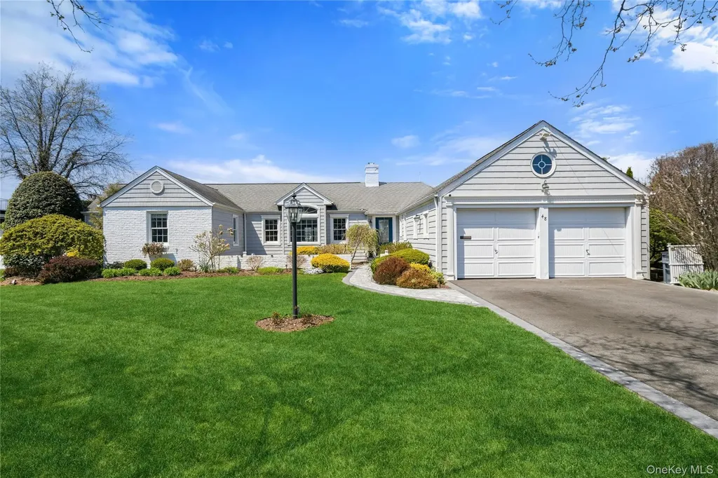 48 Davison Lane E West Islip NY 11795