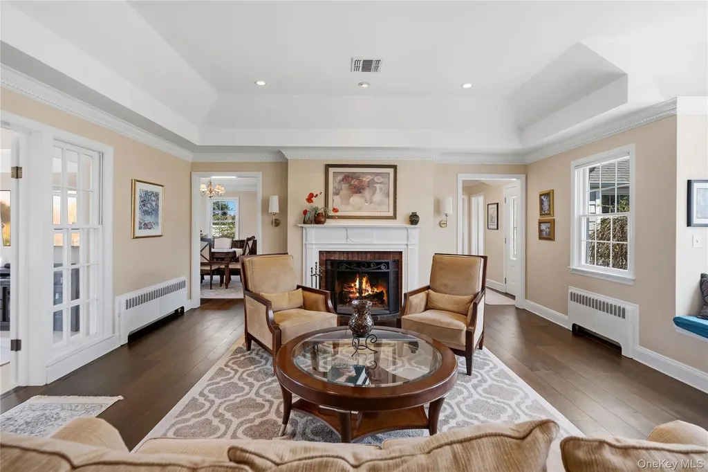 48 Davison Lane E West Islip NY 11795