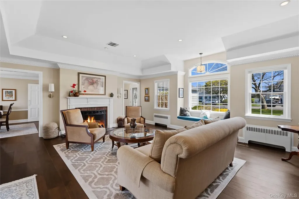 48 Davison Lane E West Islip NY 11795