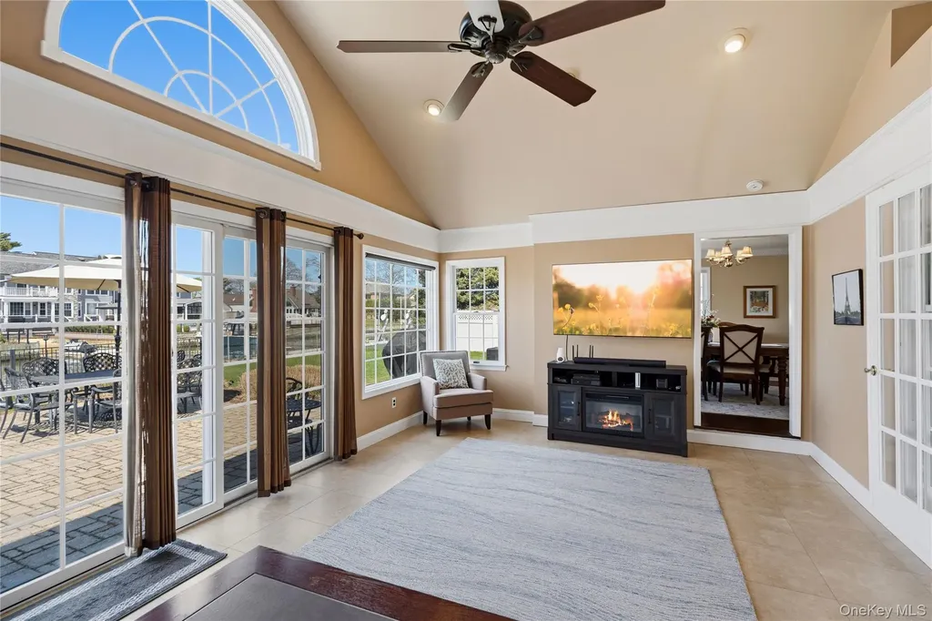 48 Davison Lane E West Islip NY 11795