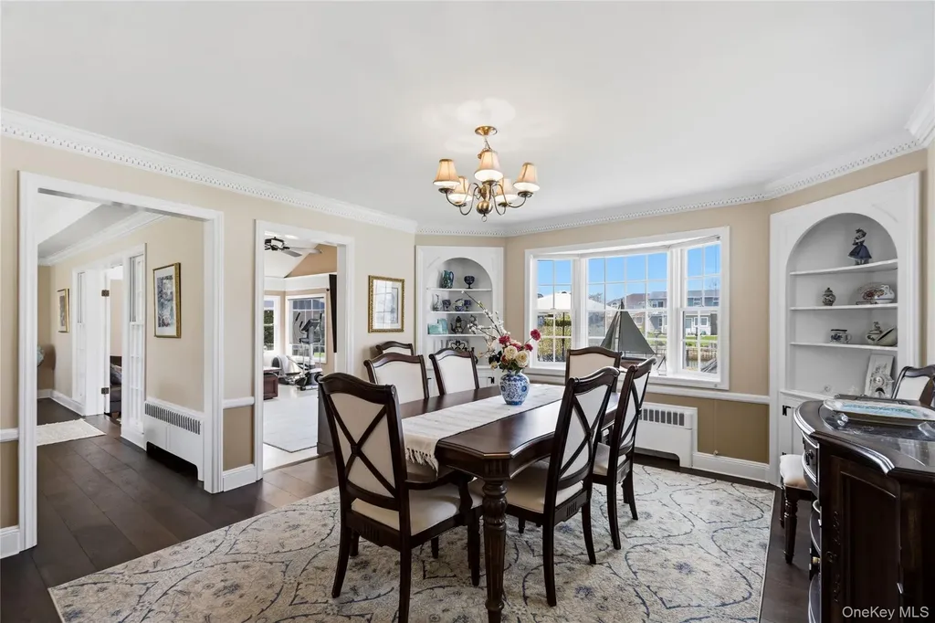 48 Davison Lane E West Islip NY 11795