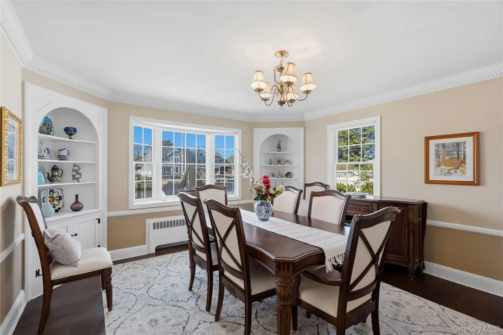 48 Davison Lane E West Islip NY 11795