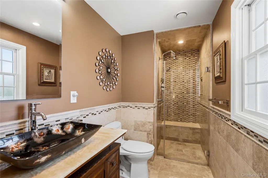 48 Davison Lane E West Islip NY 11795