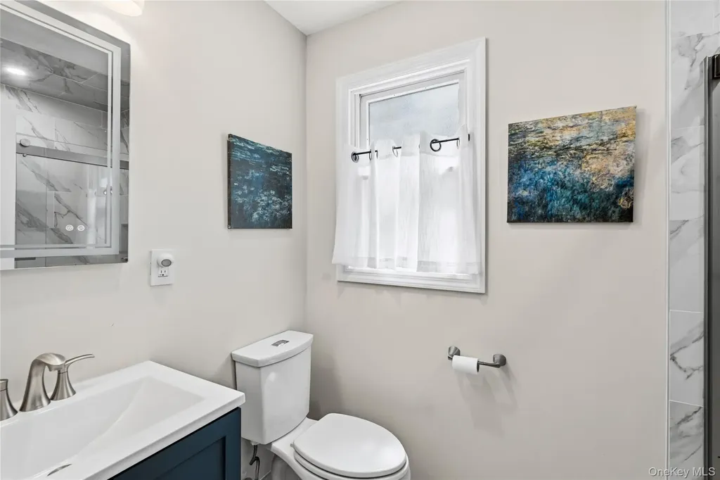 48 Davison Lane E West Islip NY 11795