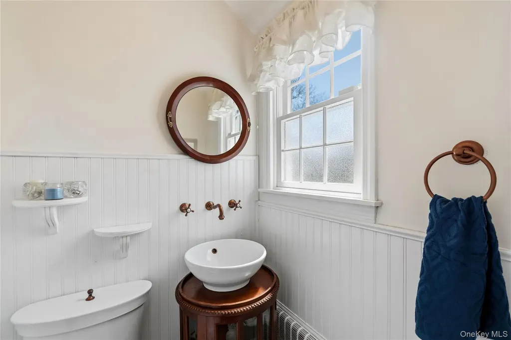 48 Davison Lane E West Islip NY 11795