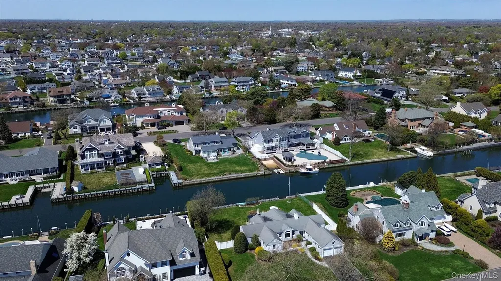 48 Davison Lane E West Islip NY 11795