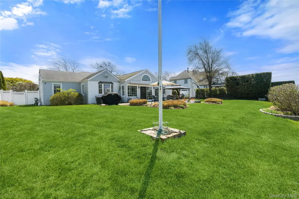 48 Davison Lane E West Islip NY 11795