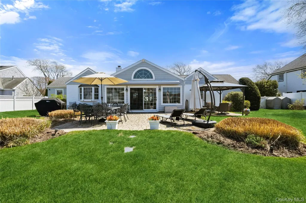 48 Davison Lane E West Islip NY 11795