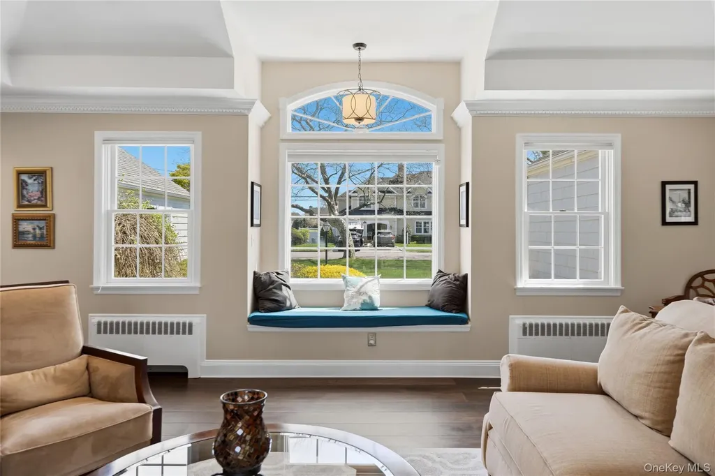48 Davison Lane E West Islip NY 11795
