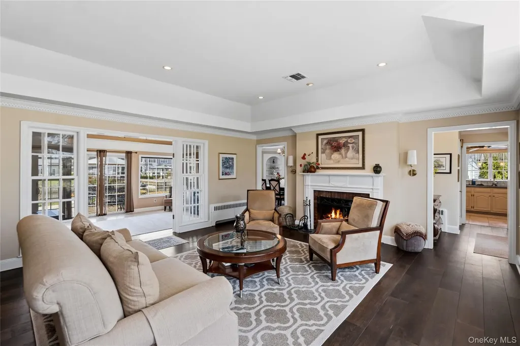 48 Davison Lane E West Islip NY 11795