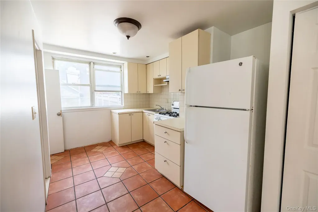 2941 Middletown Road Bronx NY 10461