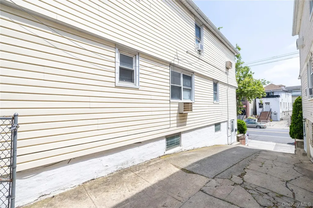 2941 Middletown Road Bronx NY 10461