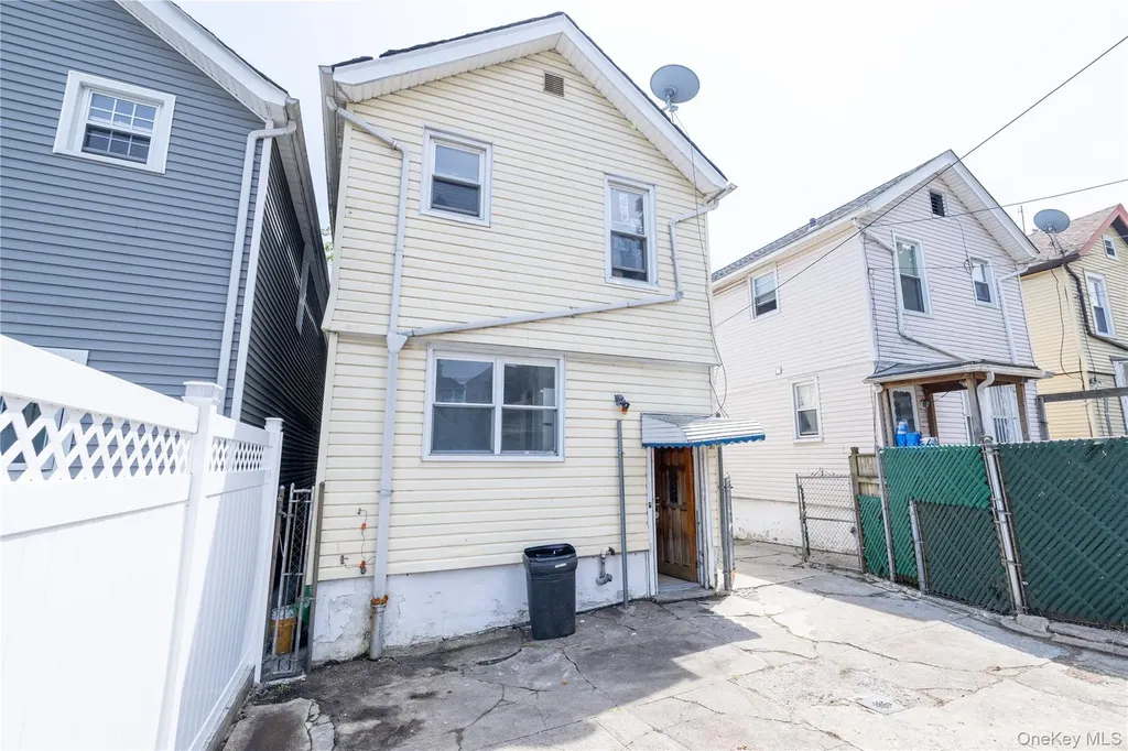 2941 Middletown Road Bronx NY 10461