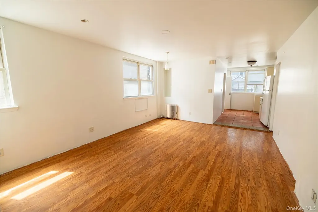 2941 Middletown Road Bronx NY 10461