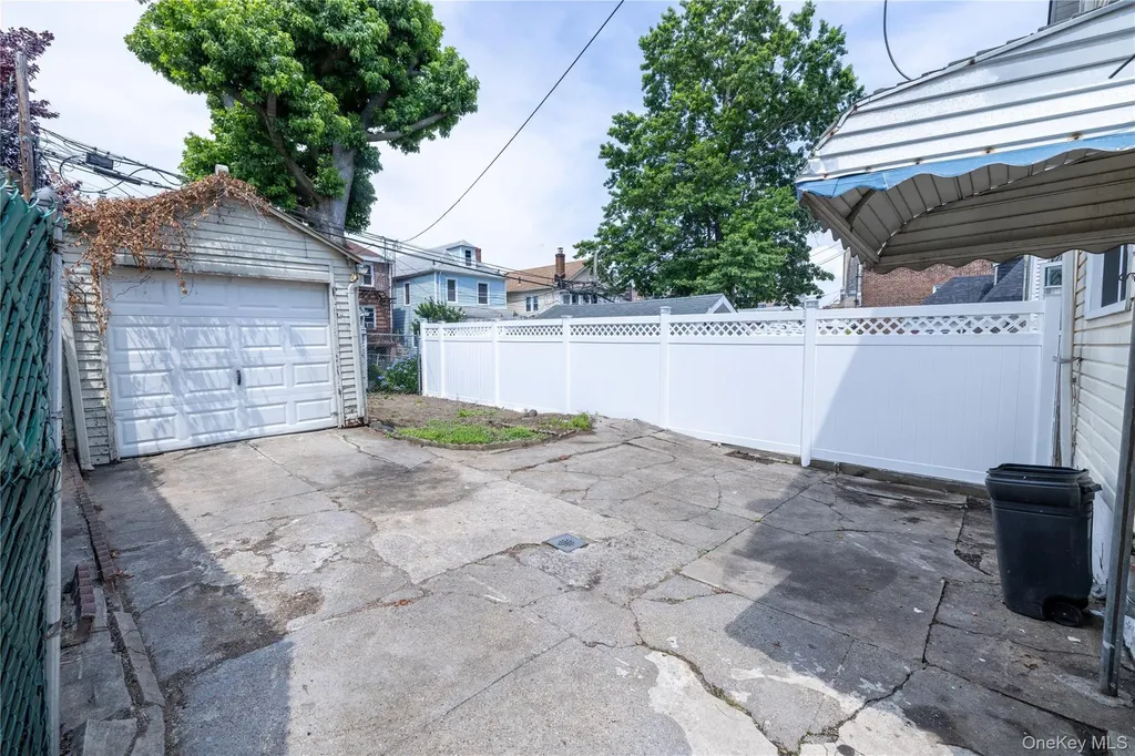 2941 Middletown Road Bronx NY 10461