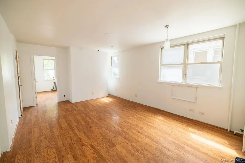 2941 Middletown Road Bronx NY 10461