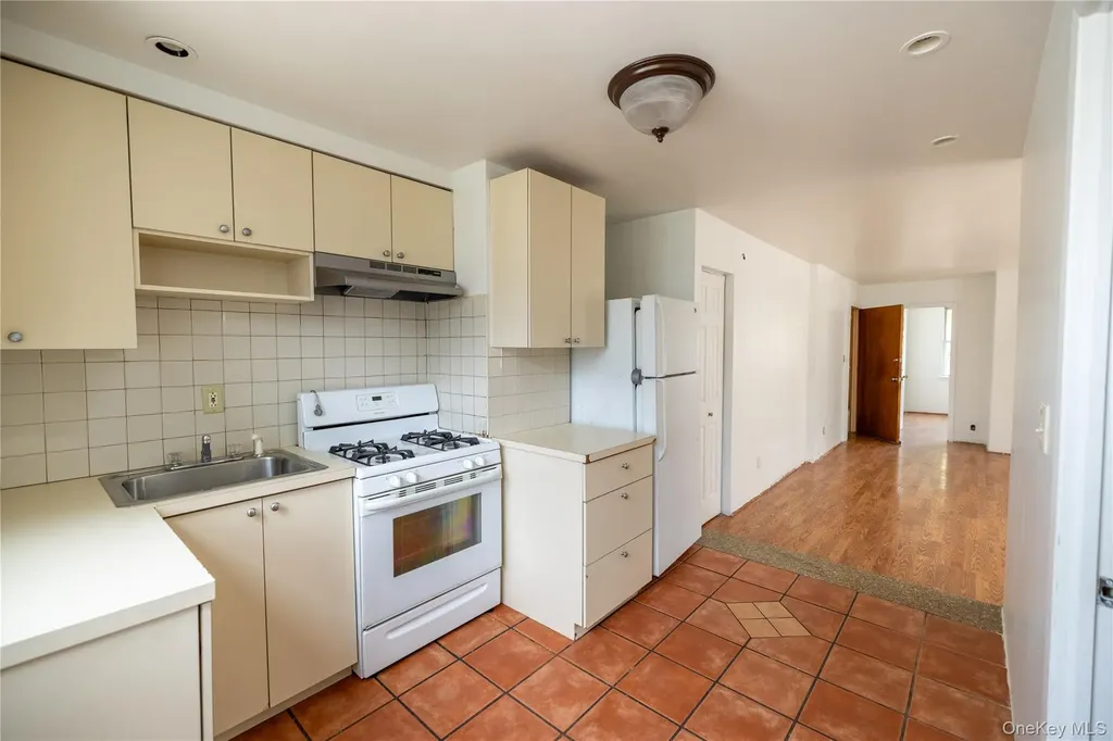 2941 Middletown Road Bronx NY 10461