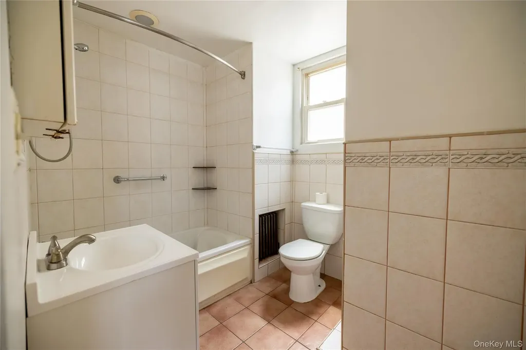 2941 Middletown Road Bronx NY 10461