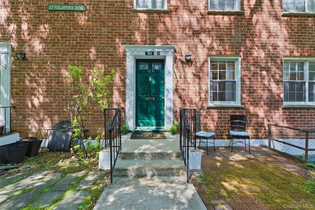 17 Fieldstone Drive Hartsdale NY 10530