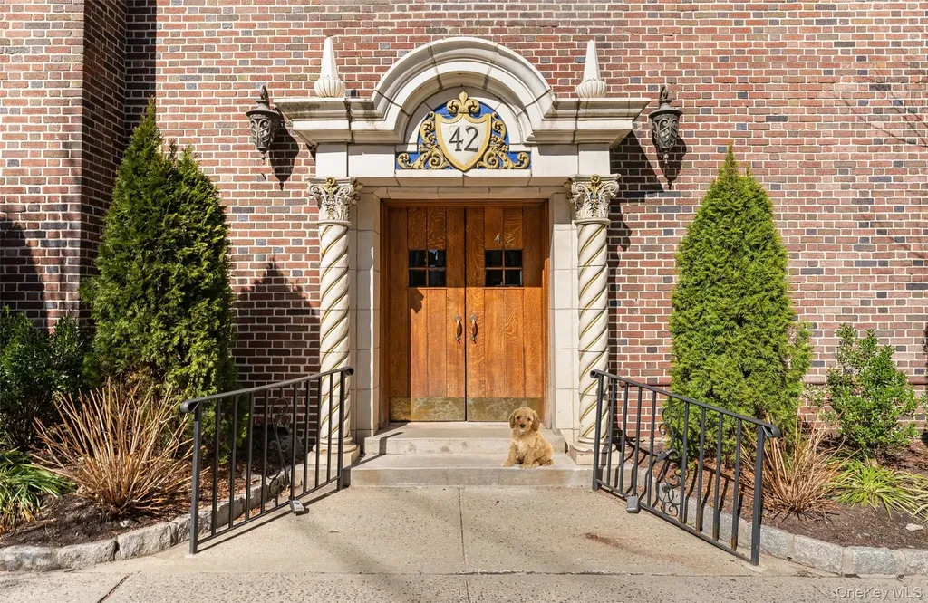 42 Pondfield W Bronxville NY 10708