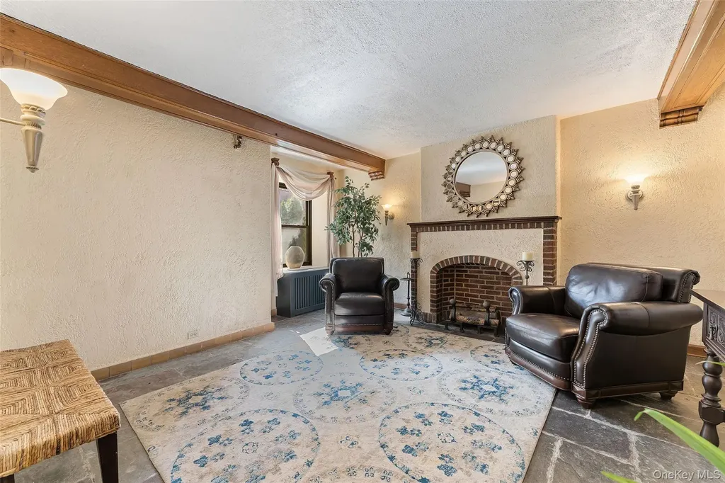 42 Pondfield W Bronxville NY 10708