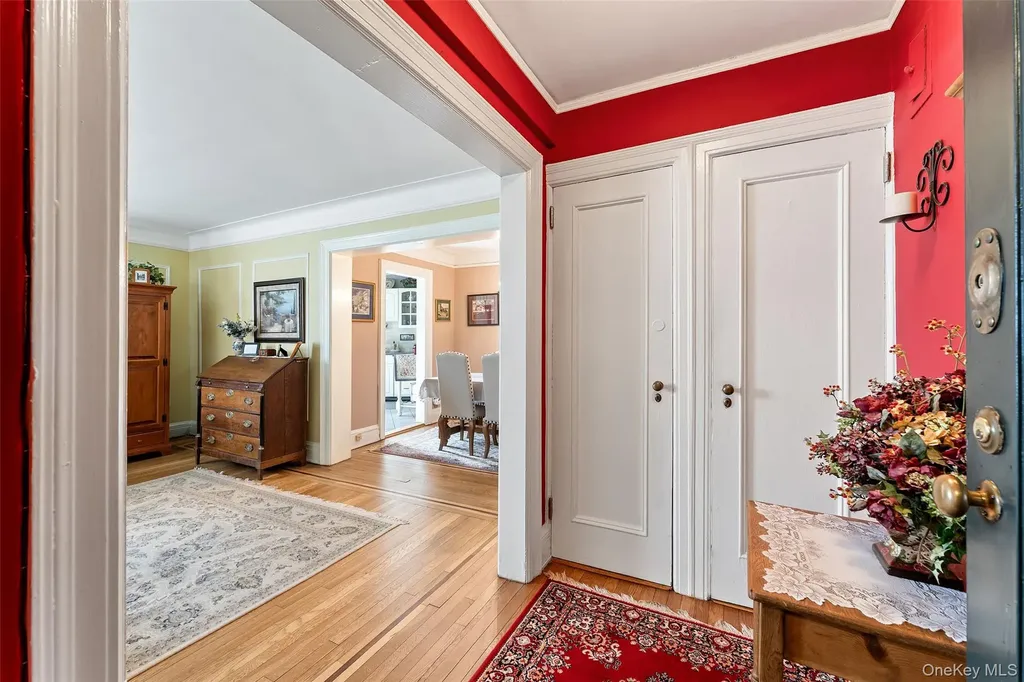 42 Pondfield W Bronxville NY 10708