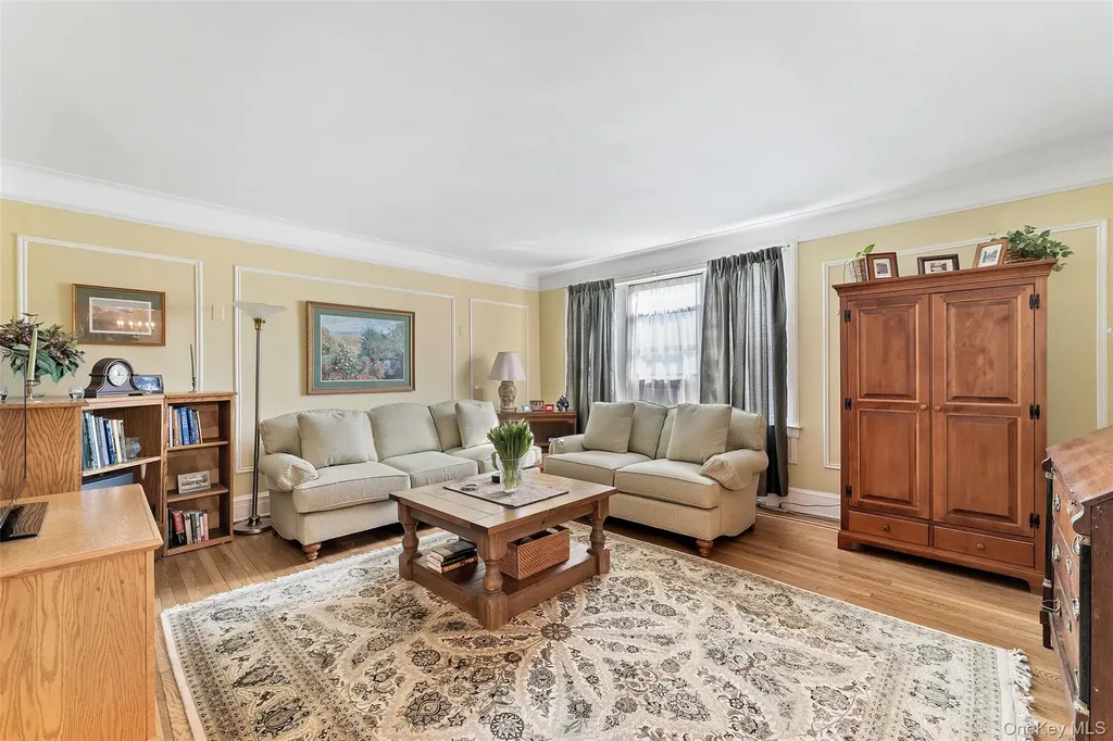 42 Pondfield W Bronxville NY 10708