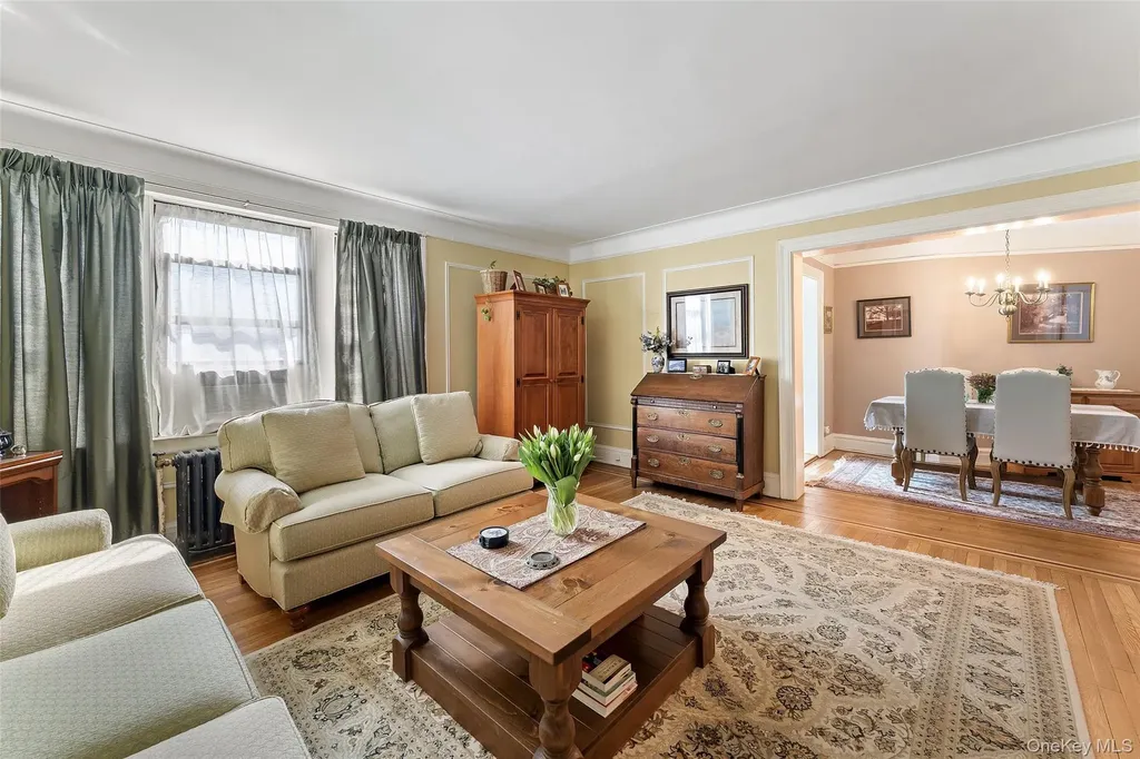 42 Pondfield W Bronxville NY 10708