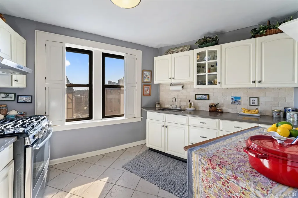 42 Pondfield W Bronxville NY 10708
