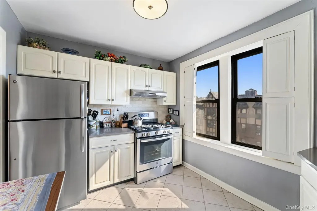 42 Pondfield W Bronxville NY 10708