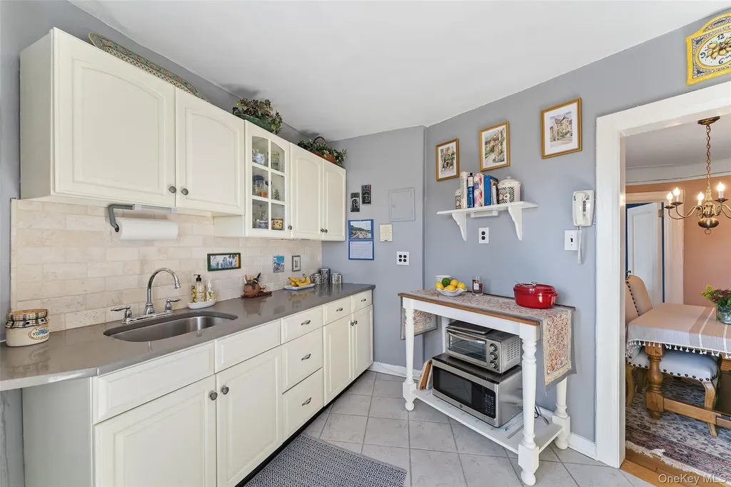 42 Pondfield W Bronxville NY 10708