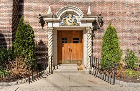 42 Pondfield W Bronxville NY 10708