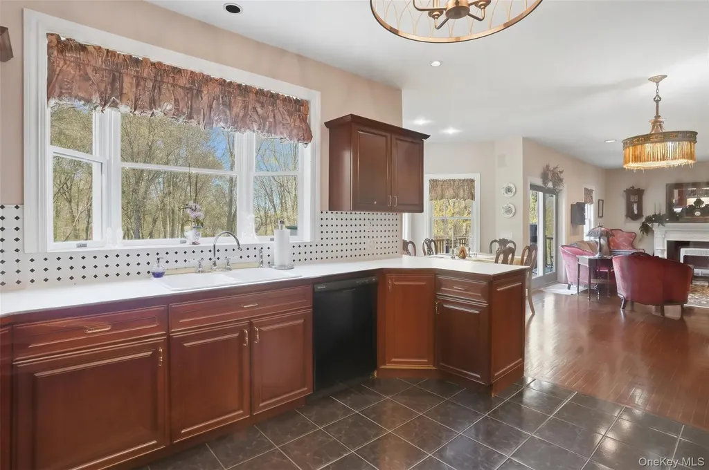 17 Skyview Lane Mahopac NY 10541