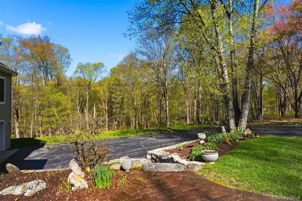17 Skyview Lane Mahopac NY 10541
