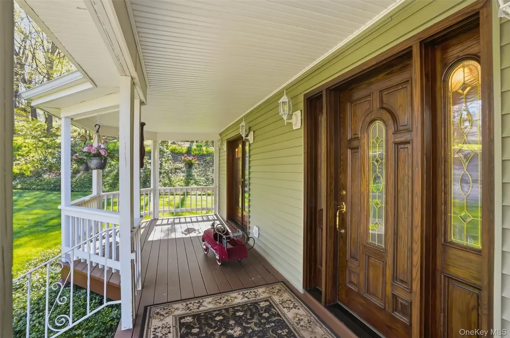 17 Skyview Lane Mahopac NY 10541