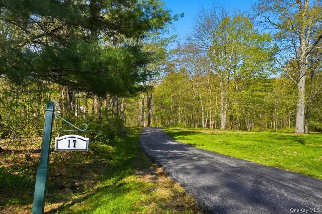 17 Skyview Lane Mahopac NY 10541